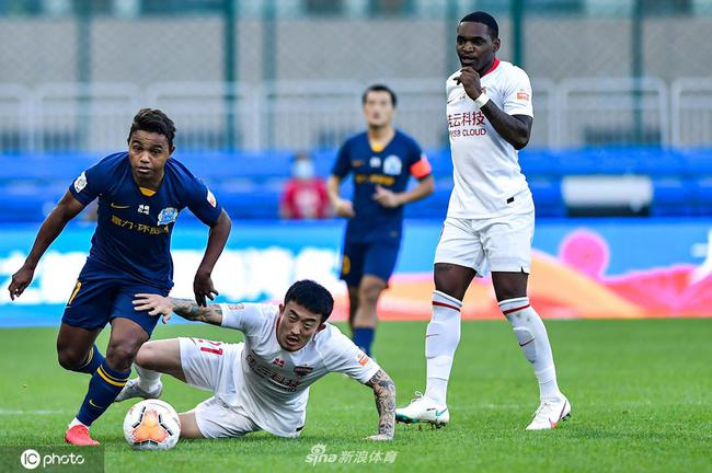 雷纳尔迪尼奥进球被吹