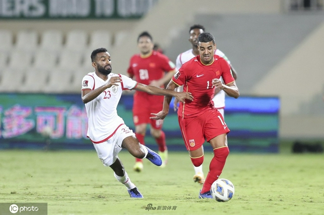 阿兰代表国足首发出场