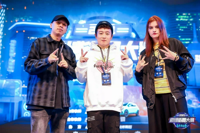 2021微博街舞大赛昆明站少儿组裁判（从左到右依次为：周迪、王子豪、索菲娅）