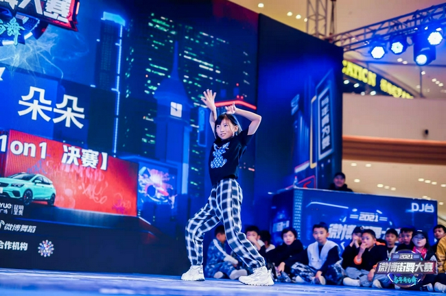 少儿组FREESTYLE亚军朵朵（@喵喵苦咖啡22） 极具girl power