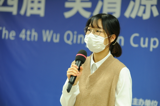 夺冠后崔精接受采访