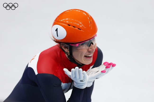 舒尔廷蝉联了短道速滑女子1000米冠军