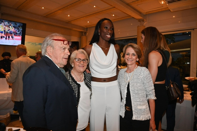 埃格努出席科内利亚诺女排与赞助商及合作伙伴举行的晚宴