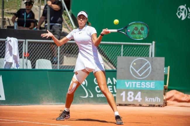 达尼洛维奇在女单和女双赛场都晋级决赛，周日冲击双冠