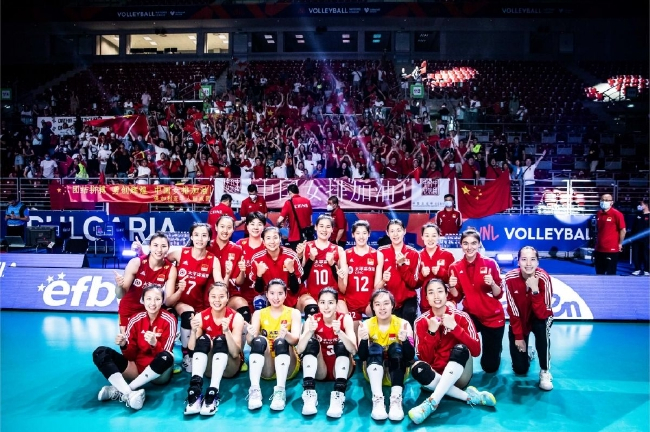 中国女排征战2022年国家联赛合影