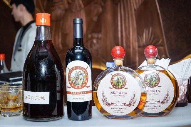 高尔夫三巨头红酒和苏格兰威士忌