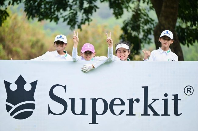 SUPERKIT助力青少年高尔夫发展