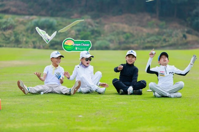 孩子们享受赛场