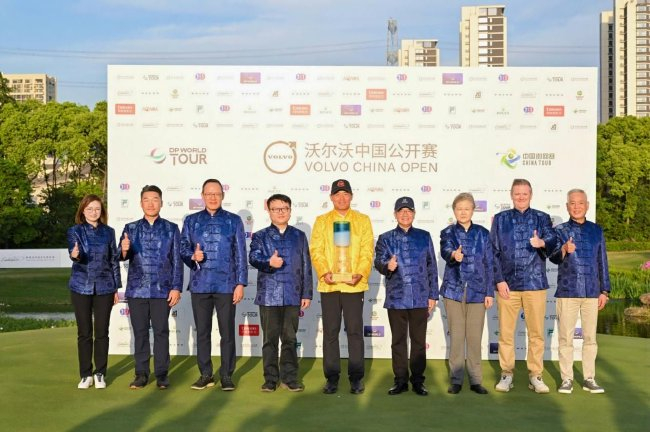 中国名将吴阿顺2025年第二次捧起“北欧地平线”奖杯