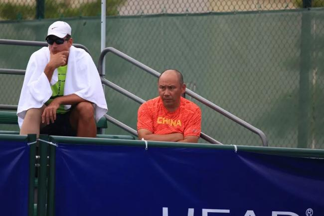 王欣瑜父亲王鹏和塞尔维亚外教