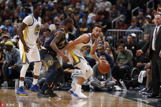 库里本赛季先后遭遇过四次脚踝扭伤