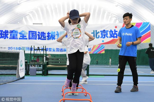 球童参与测试选拔(图：视觉中国/中网)