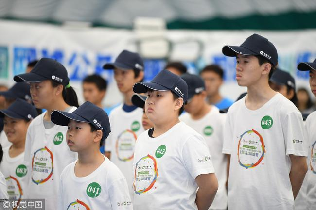 球童在选拔训练营现场(图：视觉中国/中网)