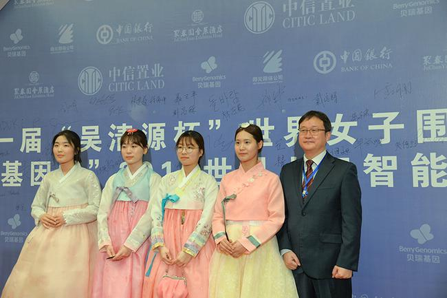 盛装出席的韩国女棋手们