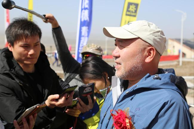 国家体育总局登山运动管理中心副主任、中国登山协会副主席王勇峰接受媒体采访