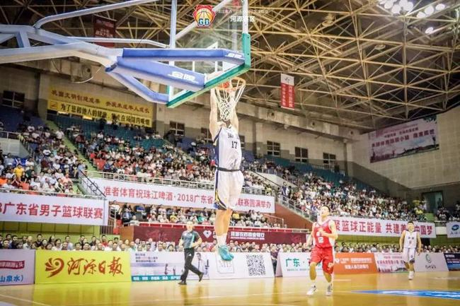 珠江啤酒·2018广东省男子篮球联赛赛场上的王睿泽