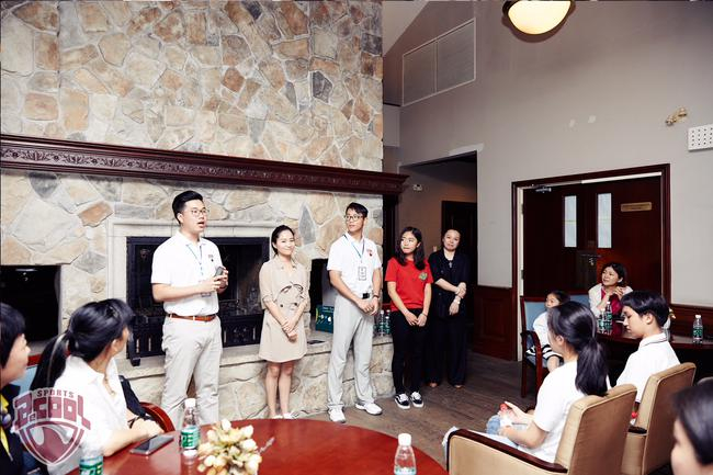 右三李俊毅、右二尹柔、右一必酷体育创始人谢颖毅