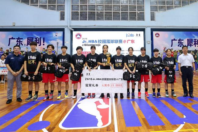 深圳市第二实验学校女队勇夺冠军，拿下开门红