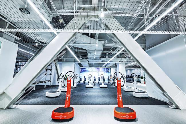宝力豪王府井旗舰店成为中国首家提供POWER PLATE小团课课程的健身俱乐部