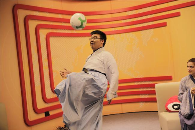 周睿羊大秀球技