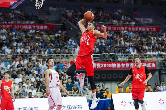 塔图姆空中暴扣