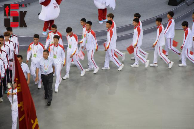 身着建侬服装的锦州市代表队入场