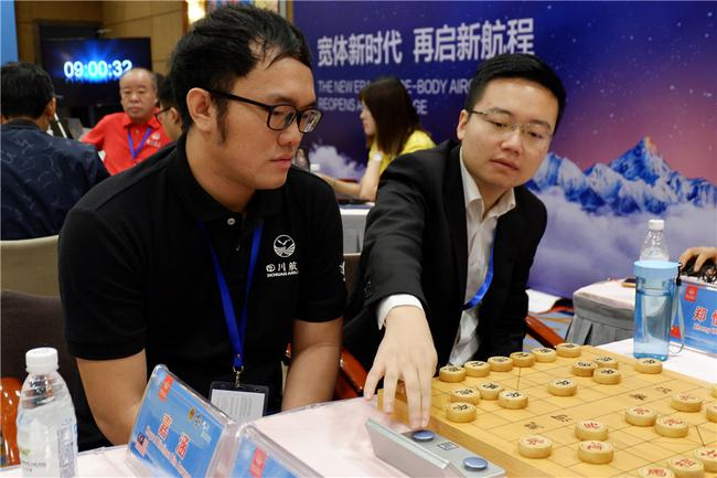 郑惟桐与东马选手嘉涵组合