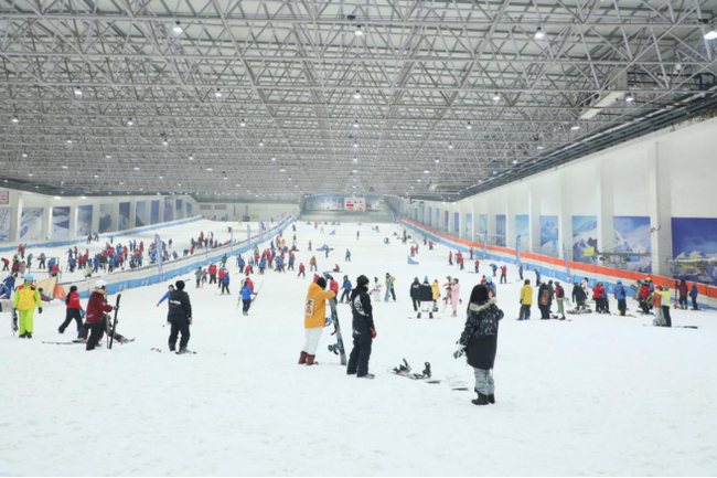 乔波冰雪世界人山人海