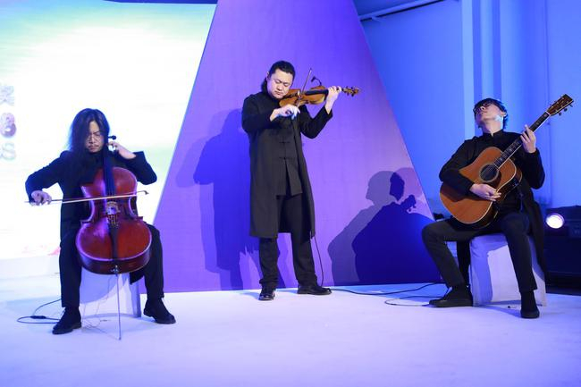 颁奖间隙，阁楼北京乐队为大家带来好听的音乐。