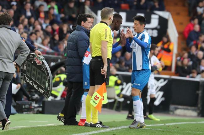 武磊第72分钟被换下