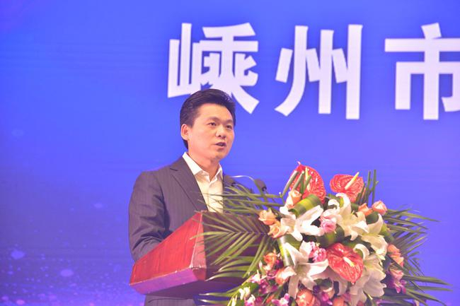 嵊州市委副书记、人民政府市长严钢