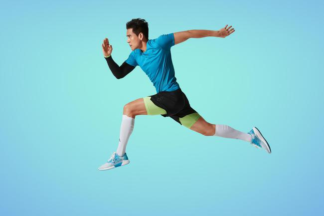 彭于晏与张钧甯演绎最新产品