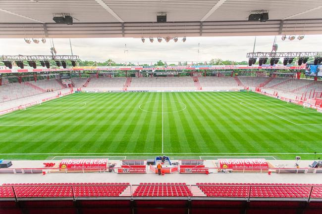 主场绝大多数都是站席