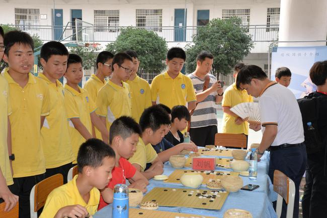 职业老师指导小棋手