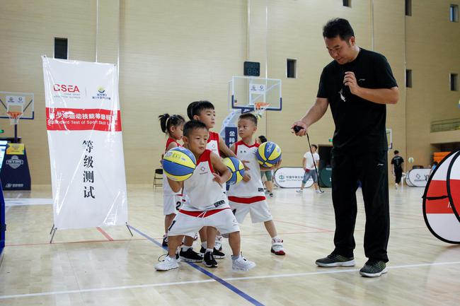 赛事还提供专业青少年运动技能等级标准测试，通过测试来衡量参赛选手个人运动技能的掌握情况