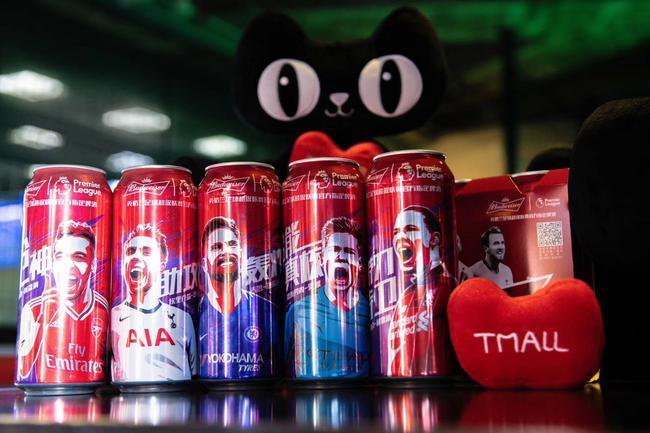 百威·英超联名珍藏版限量罐在天猫超粉日上受到了消费者的热捧