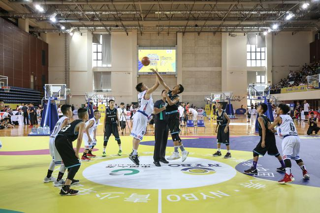 U12组别沈阳文艺二校对阵山东省实验小学的比赛