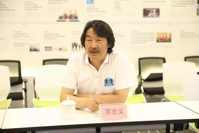 （国际冰上龙舟联合会主席罗忠义先生讲话）