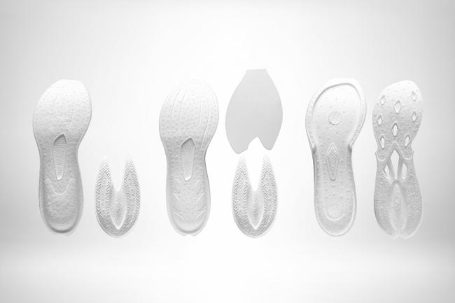 李宁䨻飞电竞速跑鞋精英运动员版，䨻中底结构演进