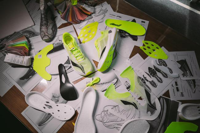 李宁䨻飞电竞速跑鞋精英运动员版