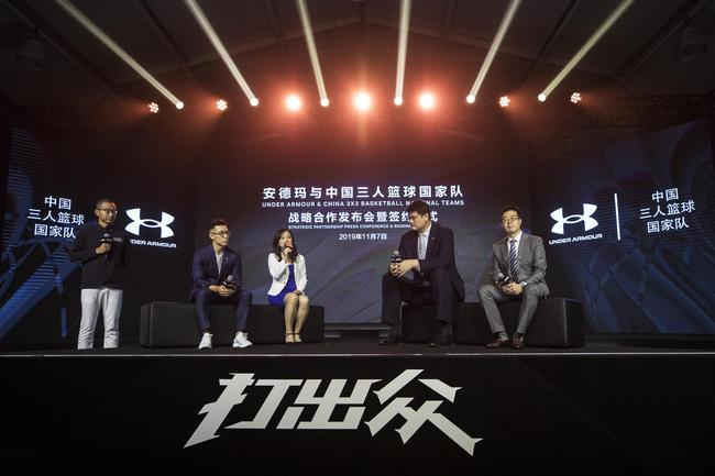 　　中国篮球协会主席姚明、中国篮球协会三人篮球部部长柴文胜、安德玛中国区董事总经理梅宇清、安德玛中国区市场部总监陈嘉骏先生出席发布仪式