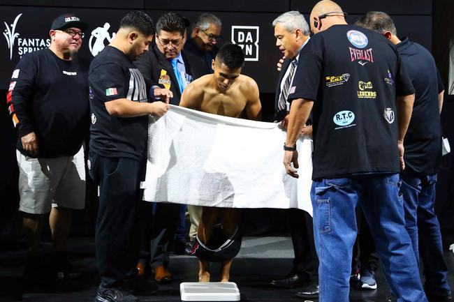 对手只能脱了裤子裸称