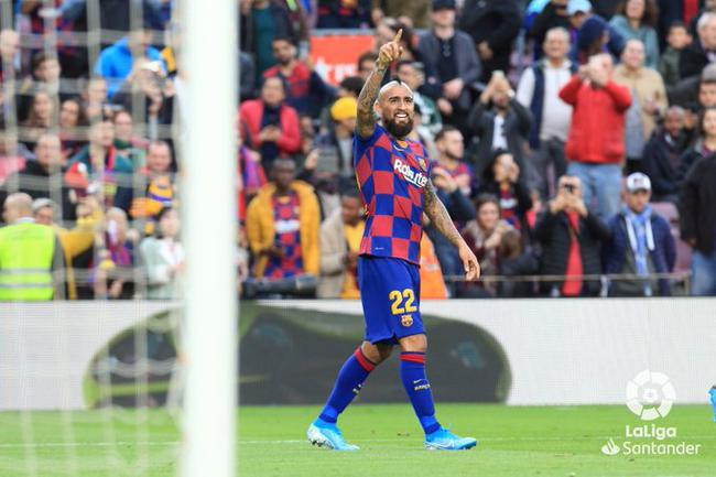 比达尔庆祝进球