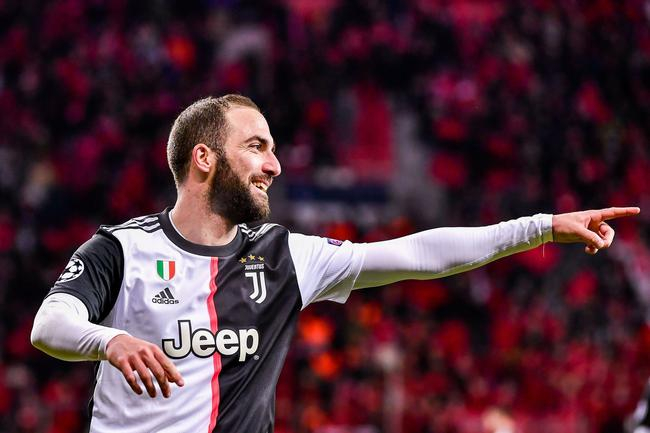 是C罗的队友，也是梅西的队友