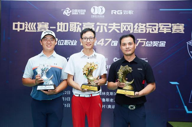 （左起）亚军刘泽昊、冠军刘欢、季军康静安