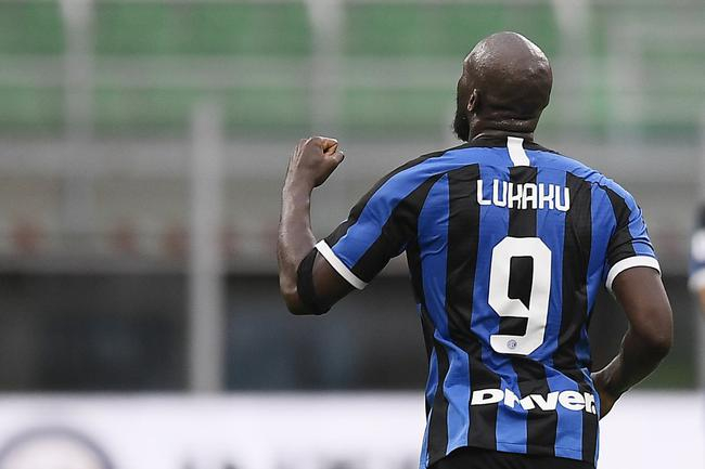 卢卡库踩单车失败