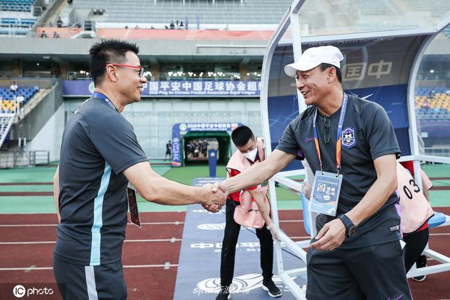 吴金贵王宝山赛前握手