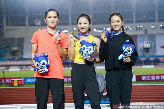 葛曼棋获得女子百米冠军