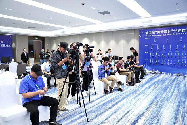 现场记者云集聚焦发布会