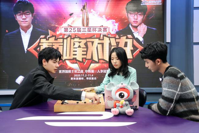 柯洁形势不利，直播现场气氛有些凝重